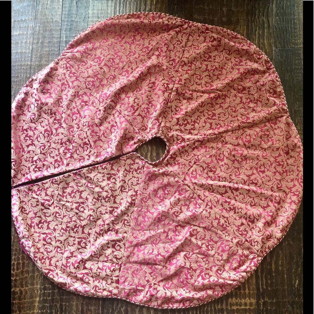 Reversible Burgundy/Gold Scroll Tree Skirt (EUC)